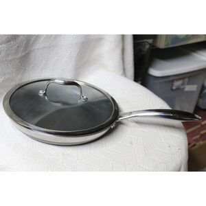 Hexclad Hybrid 10" frying Pan With Tempered Glass Lid(Pre-Owned)(Please Read)